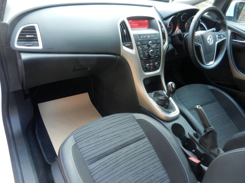 VAUXHALL ASTRA