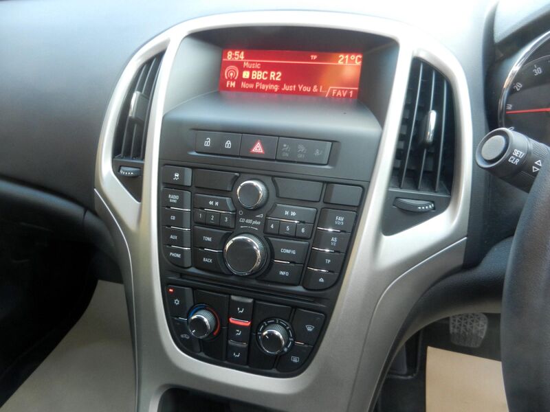 VAUXHALL ASTRA