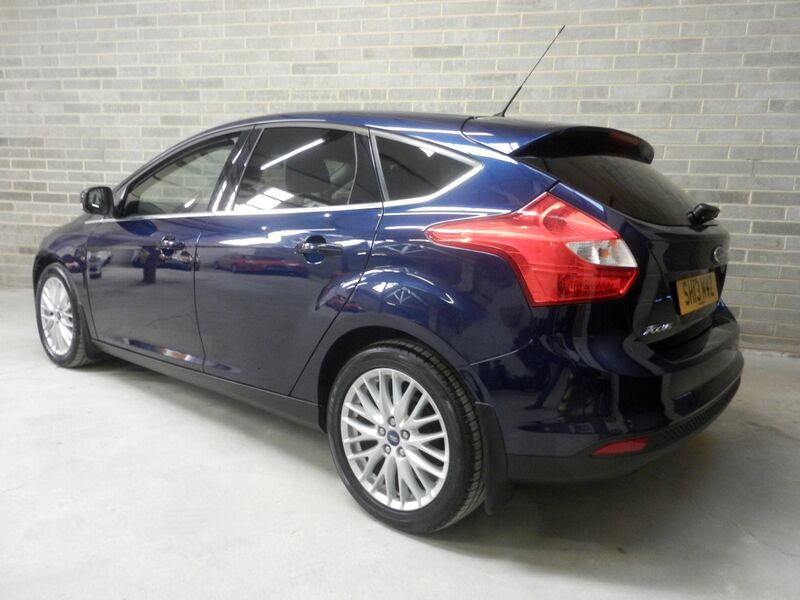 View FORD FOCUS 1.6 Zetec Euro 5 5dr